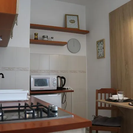 Liliom Apartment *