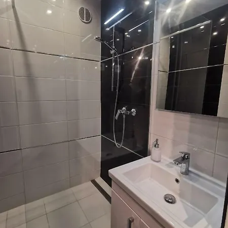 Liliom Apartment *